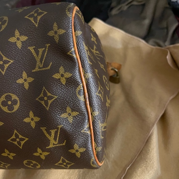 Authentic Louis Vuitton Speedy 30 from 2004. - Picture 14 of 16